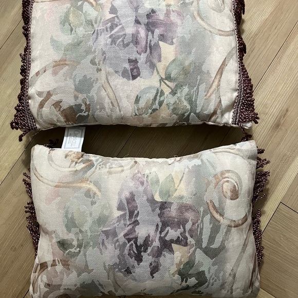 (2) Croscill Chambord Cassis Purple Rose Rectangular Fringed Pillows 14” x 11” - Picture 6 of 8